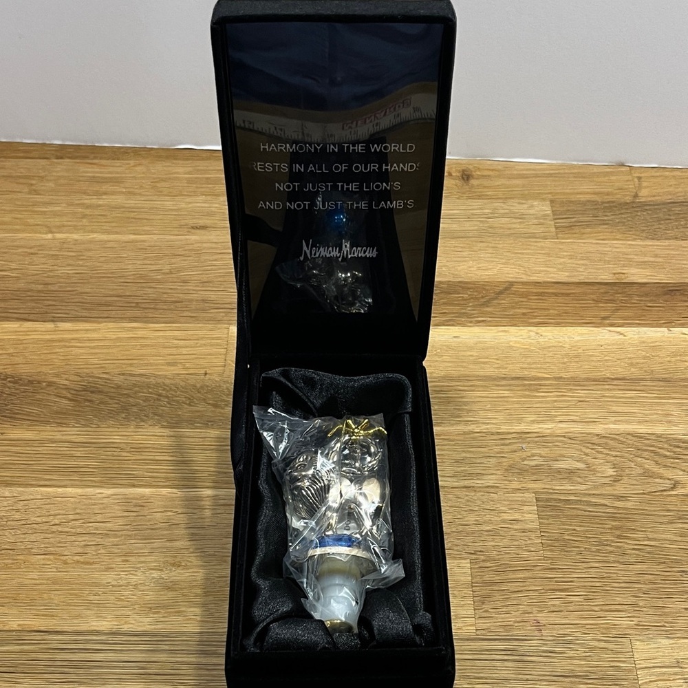 NEW Vintage Neiman Marcus Harmony on Earth Lion & Lamb Metallic Bottle Stopper